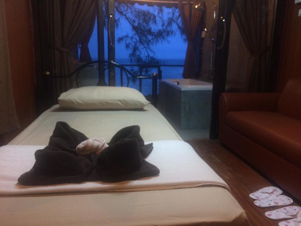 L.J.Guesthouse Ko Pha Ngan Buitenkant foto